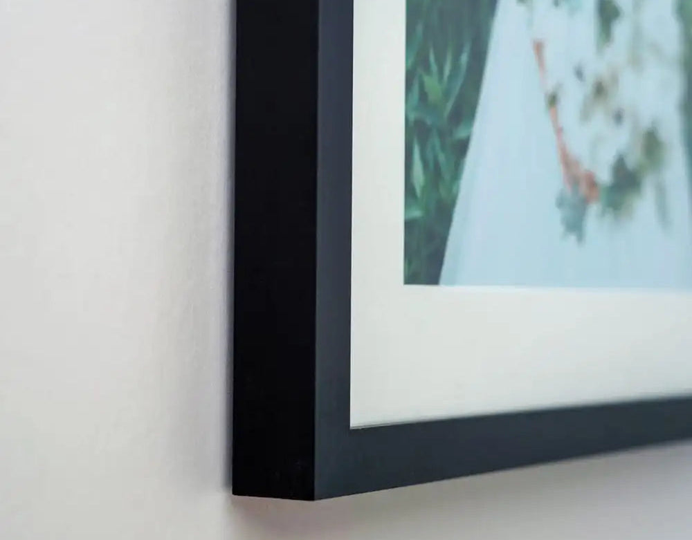 a2 black frame conner image 