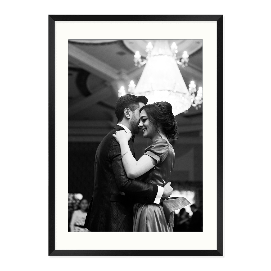 McKenzie & Whittingham Matte Black A2 Picture Frame with Matboard – Contemporary Display for Art, Photography & Prints