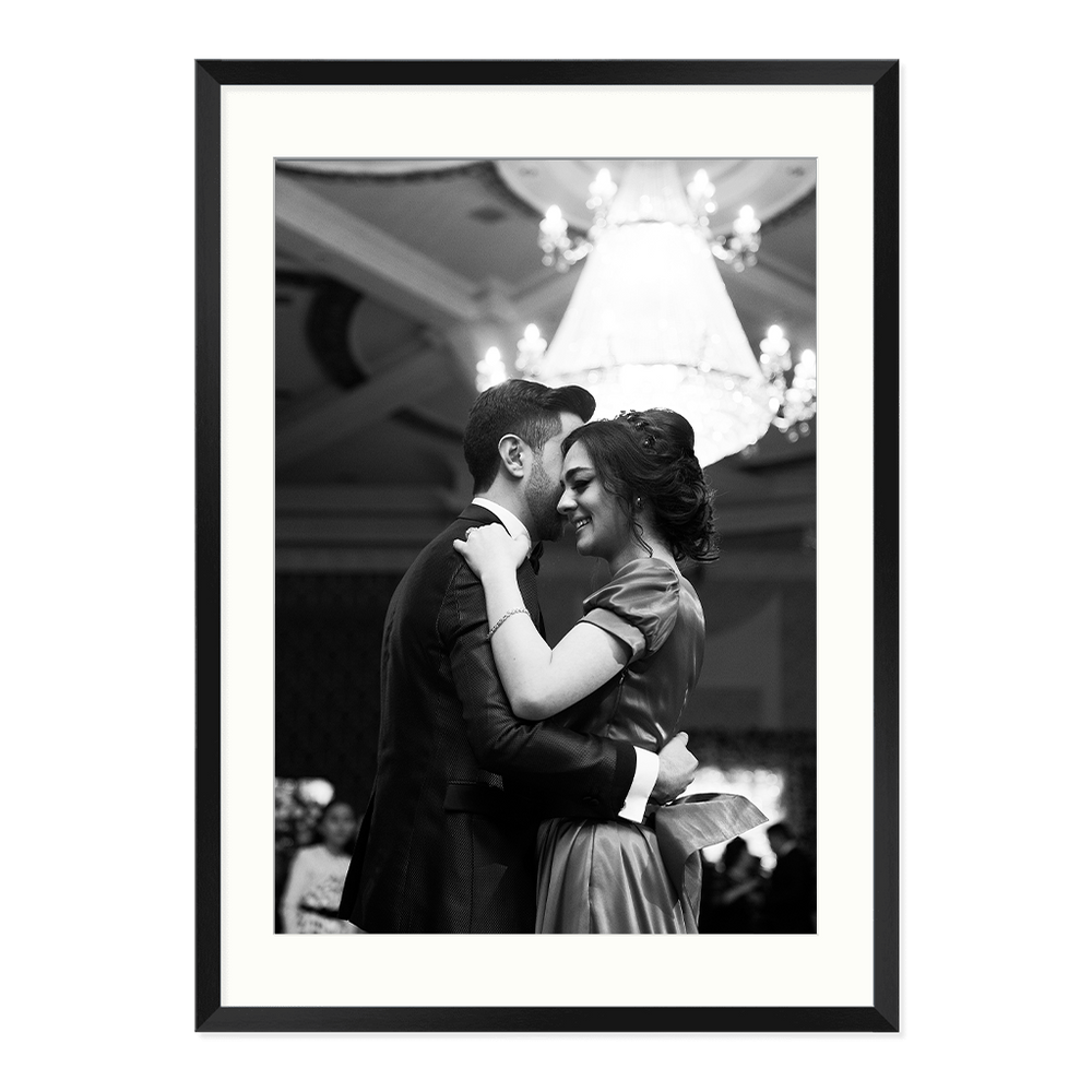 McKenzie & Whittingham Matte Black A2 Picture Frame with Matboard – Contemporary Display for Art, Photography & Prints