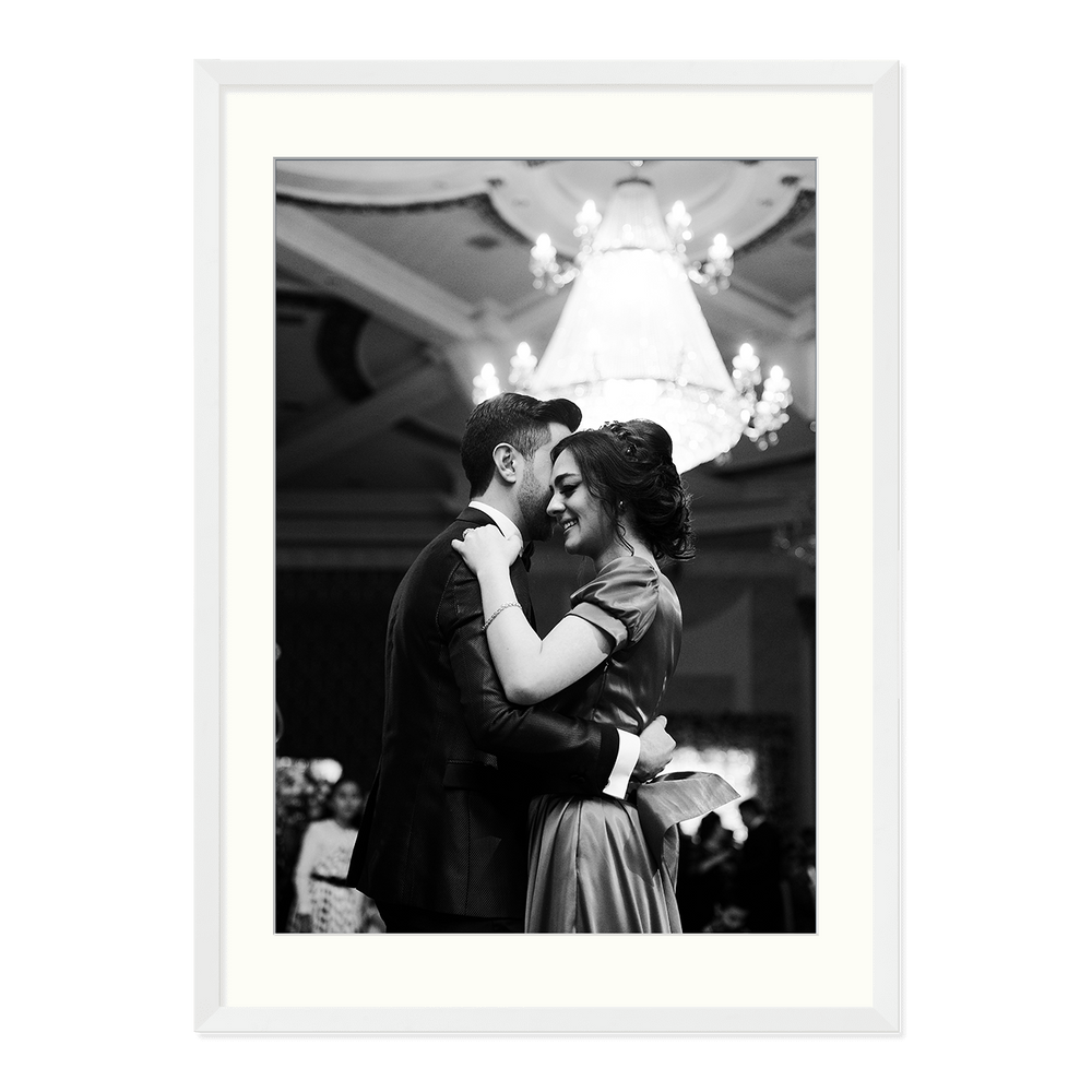 McKenzie & Whittingham Matte White A2 Picture Frame with Matboard - Clean, Minimalist Framing for Art, Prints & Photos