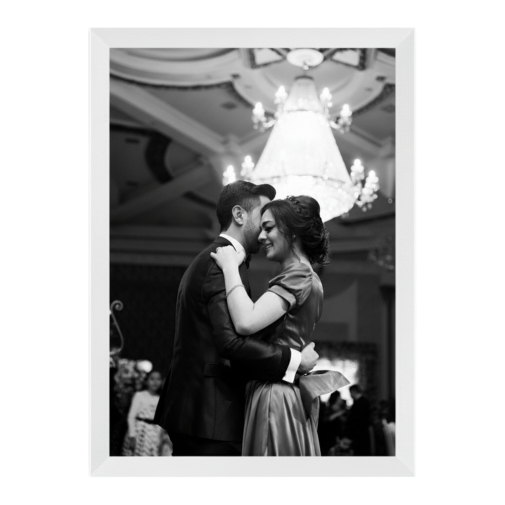 Premium Matte White A2 Picture Frame – Elegant Simplicity for Artwork, Photography & Prints